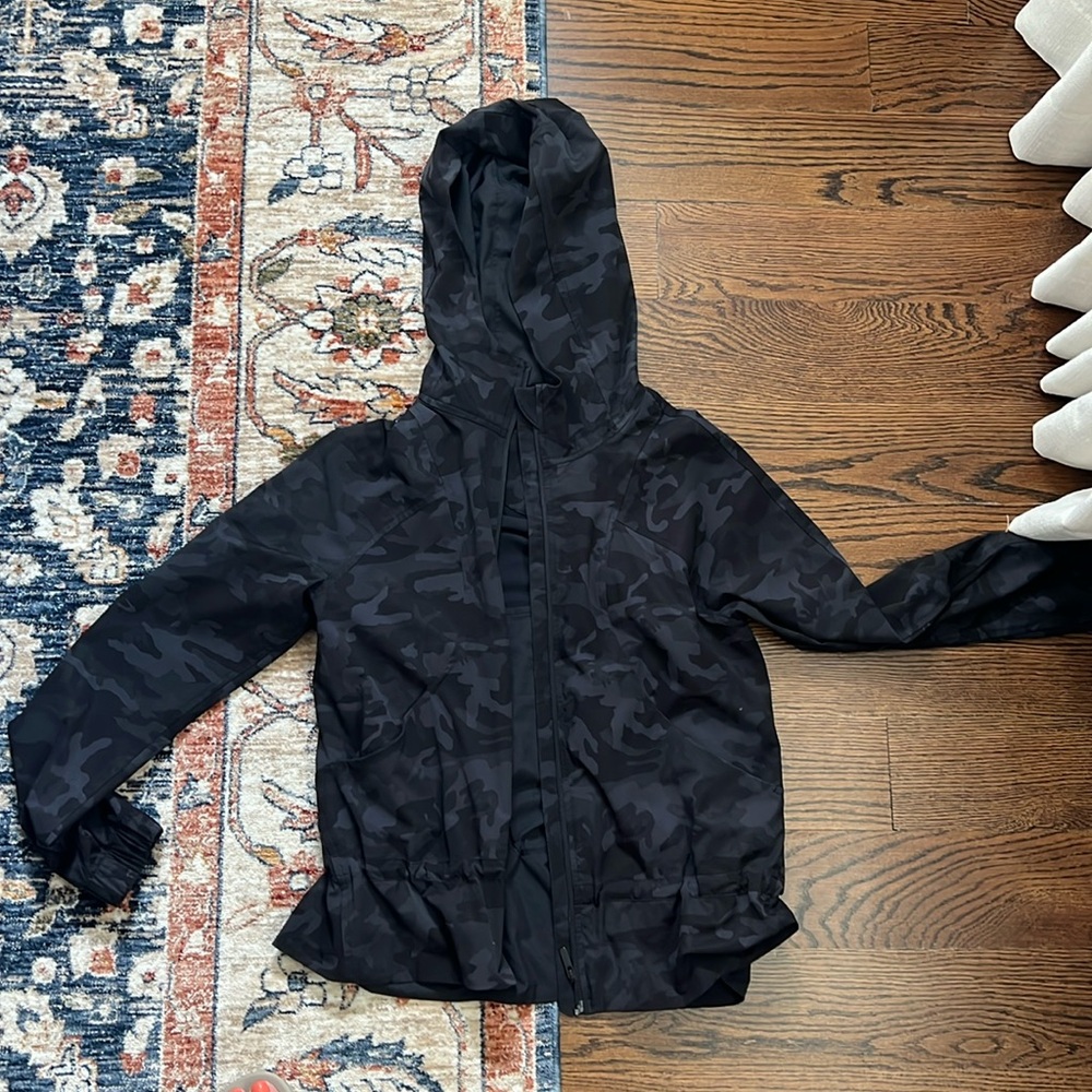Lululemon light weight rain jacket size 2